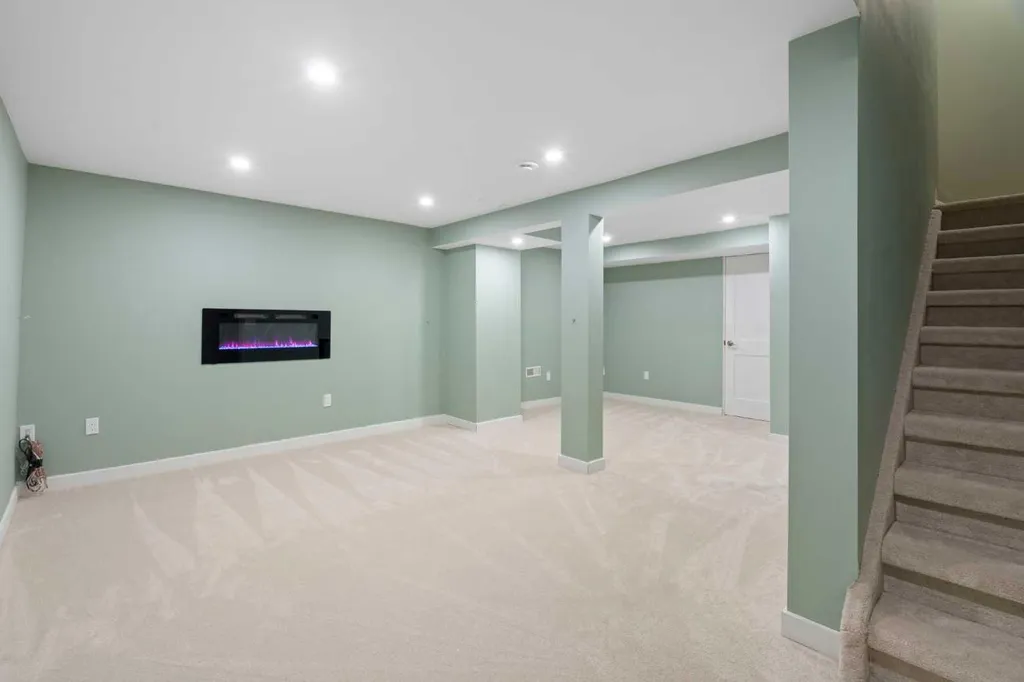 191 Woodmont Terrace SW Calgary AB T2W3K3