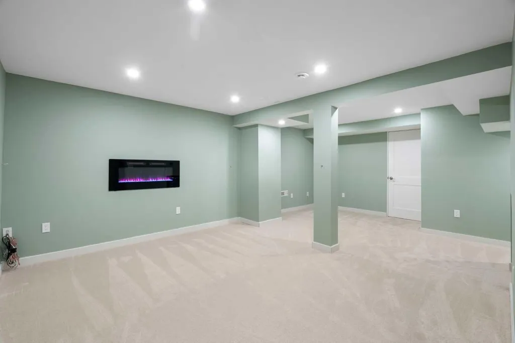 191 Woodmont Terrace SW Calgary AB T2W3K3