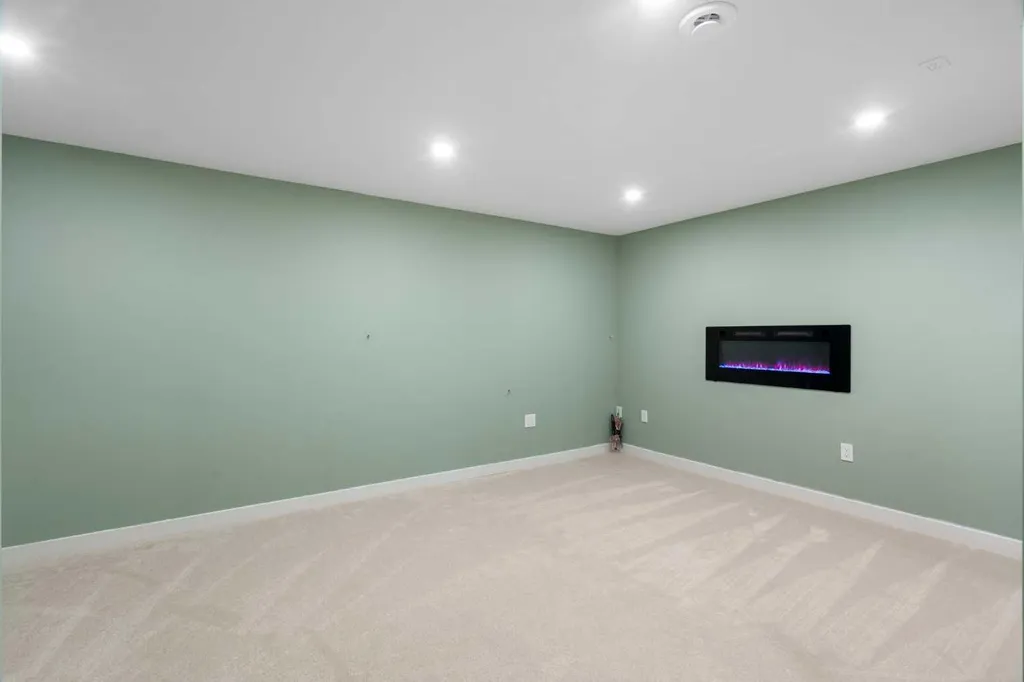 191 Woodmont Terrace SW Calgary AB T2W3K3