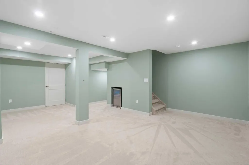 191 Woodmont Terrace SW Calgary AB T2W3K3
