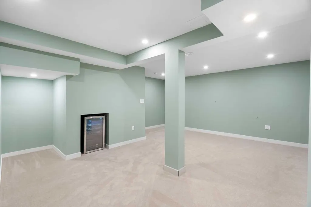 191 Woodmont Terrace SW Calgary AB T2W3K3