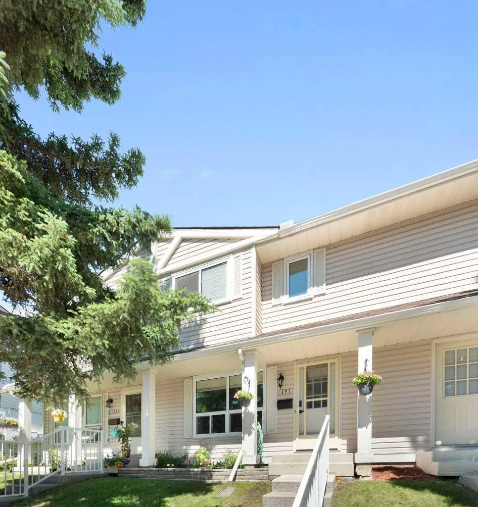 191 Woodmont Terrace SW Calgary AB T2W3K3