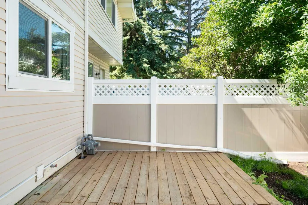 191 Woodmont Terrace SW Calgary AB T2W3K3
