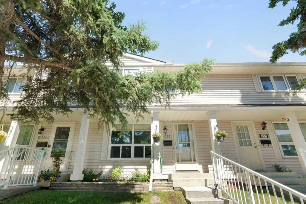 191 Woodmont Terrace SW Calgary AB T2W3K3