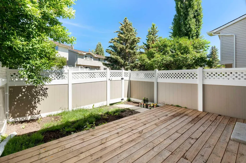 191 Woodmont Terrace SW Calgary AB T2W3K3