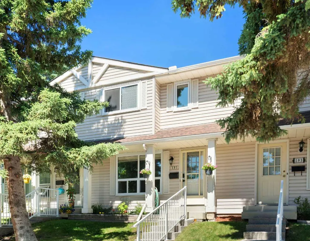 191 Woodmont Terrace SW Calgary AB T2W3K3