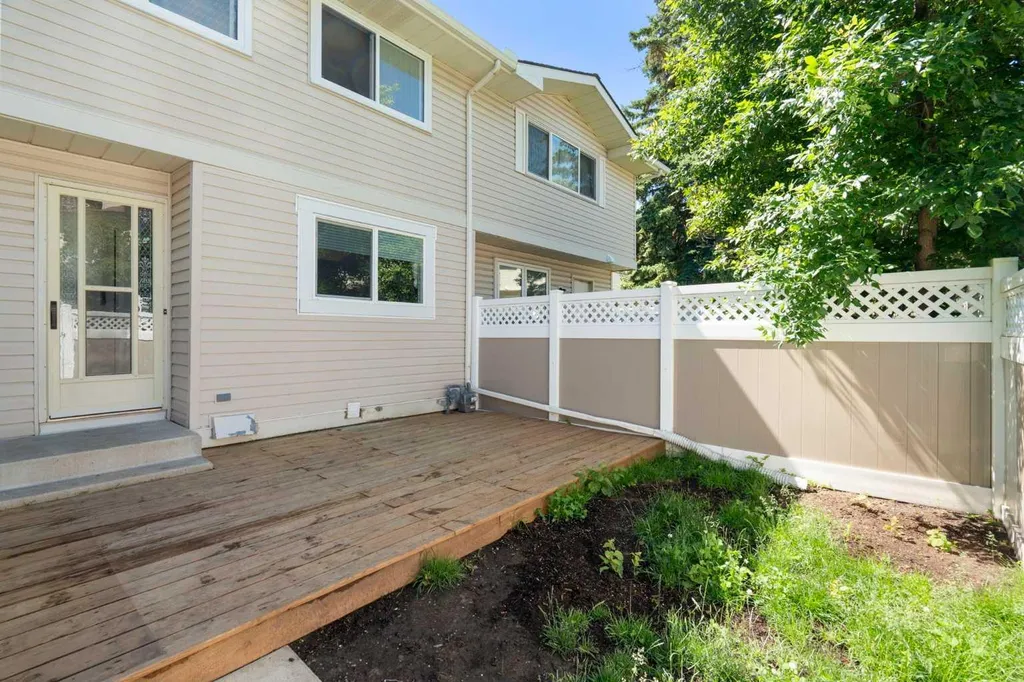 191 Woodmont Terrace SW Calgary AB T2W3K3