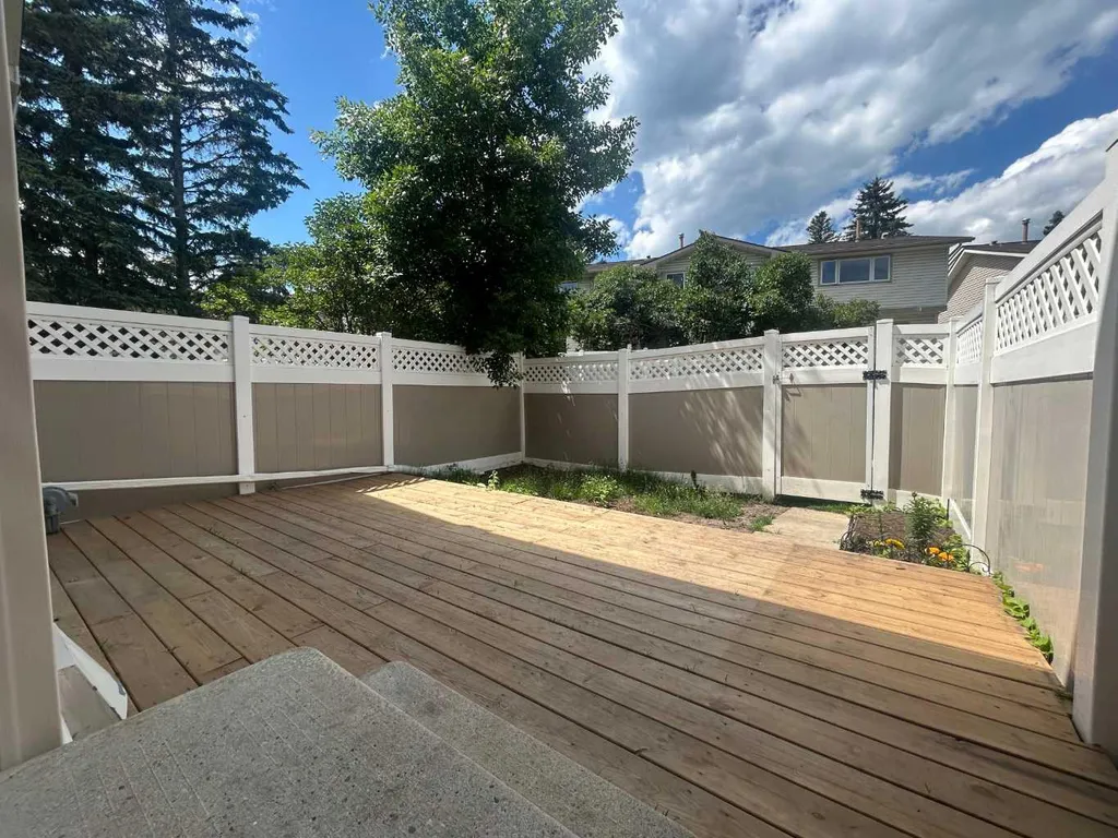 191 Woodmont Terrace SW Calgary AB T2W3K3