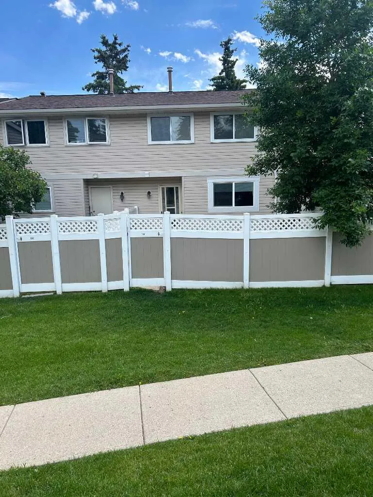 191 Woodmont Terrace SW Calgary AB T2W3K3