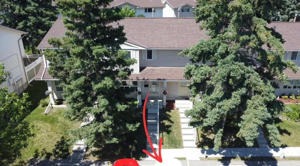 191 Woodmont Terrace SW Calgary AB T2W3K3