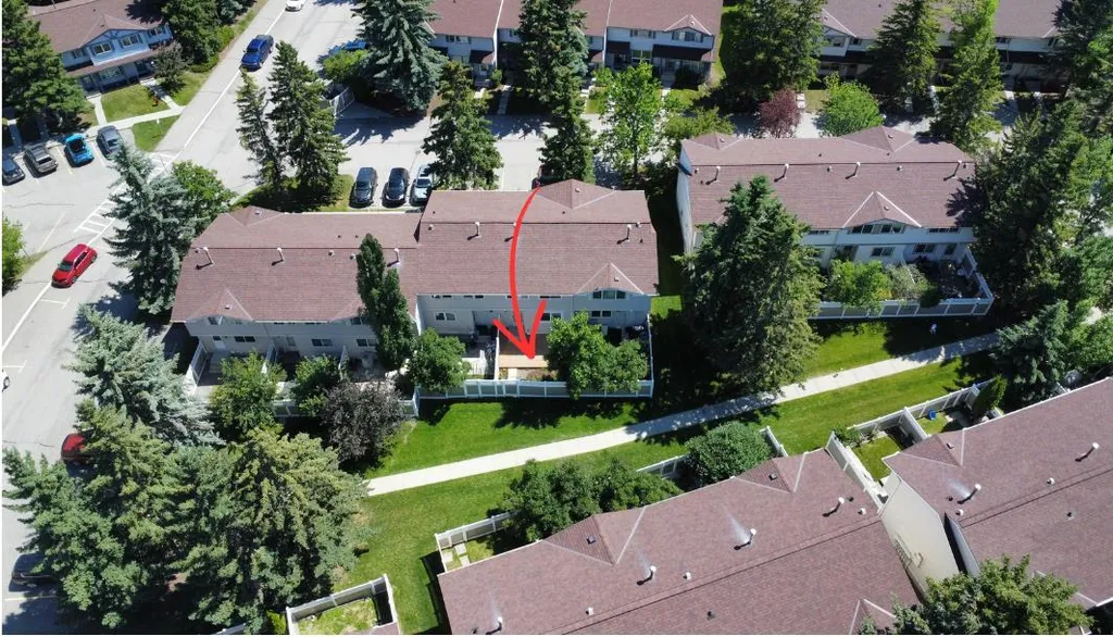 191 Woodmont Terrace SW Calgary AB T2W3K3