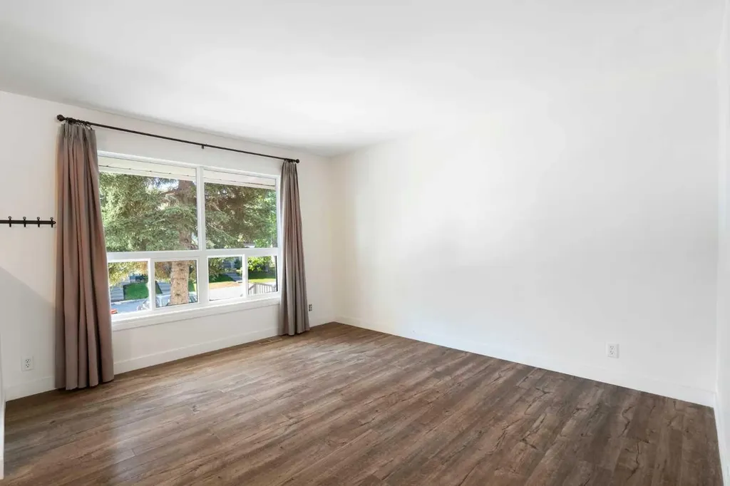 191 Woodmont Terrace SW Calgary AB T2W3K3