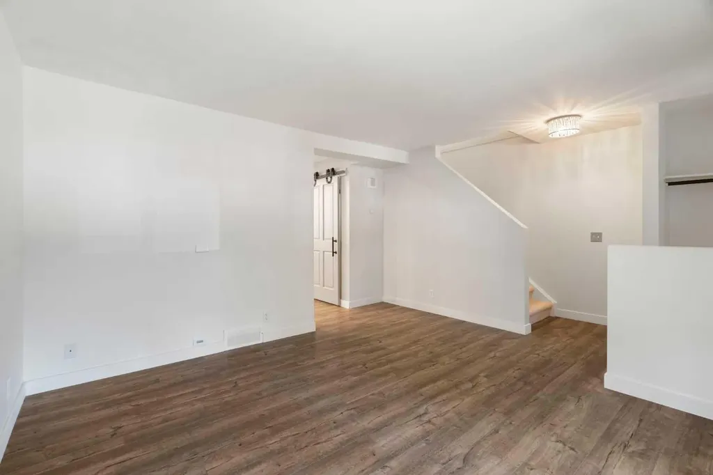 191 Woodmont Terrace SW Calgary AB T2W3K3