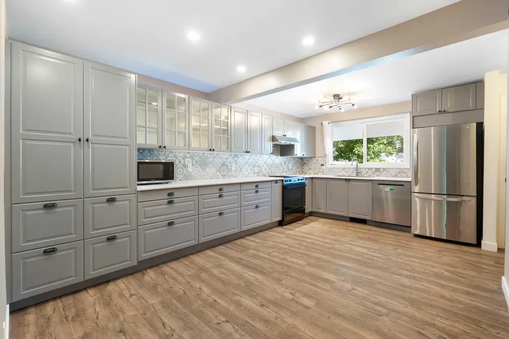 191 Woodmont Terrace SW Calgary AB T2W3K3