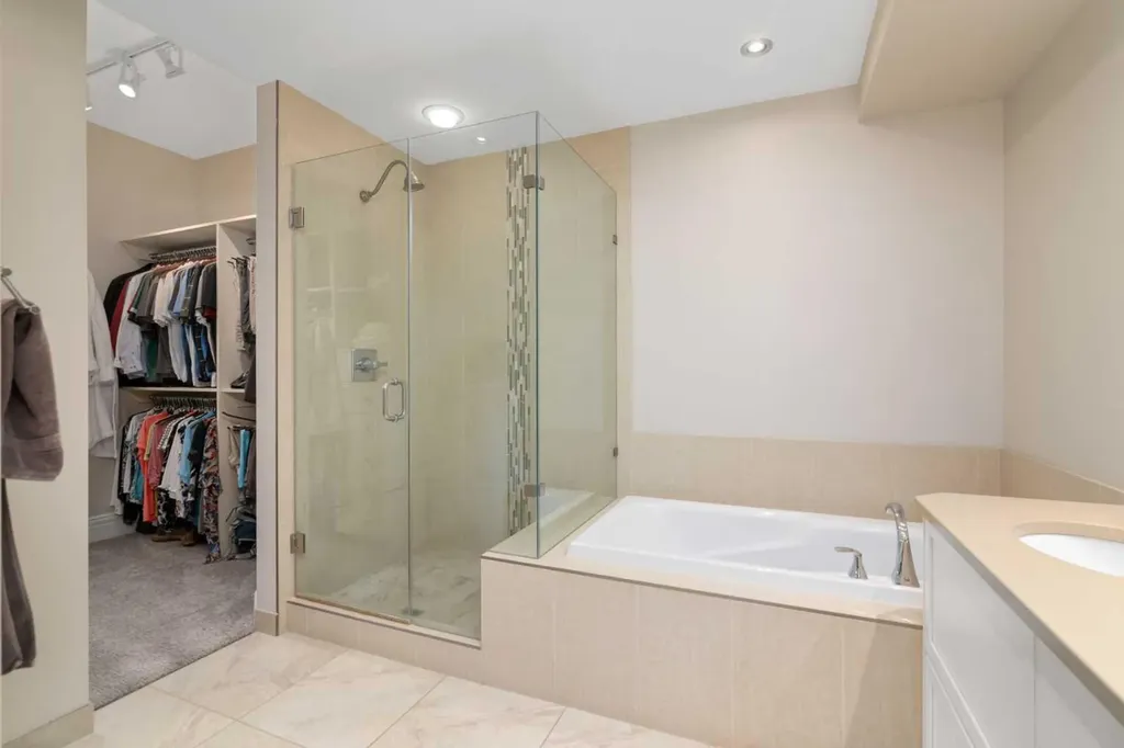 690 Princeton Way SW Calgary AB T2P 5J9