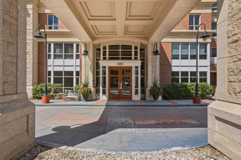 690 Princeton Way SW Calgary AB T2P 5J9