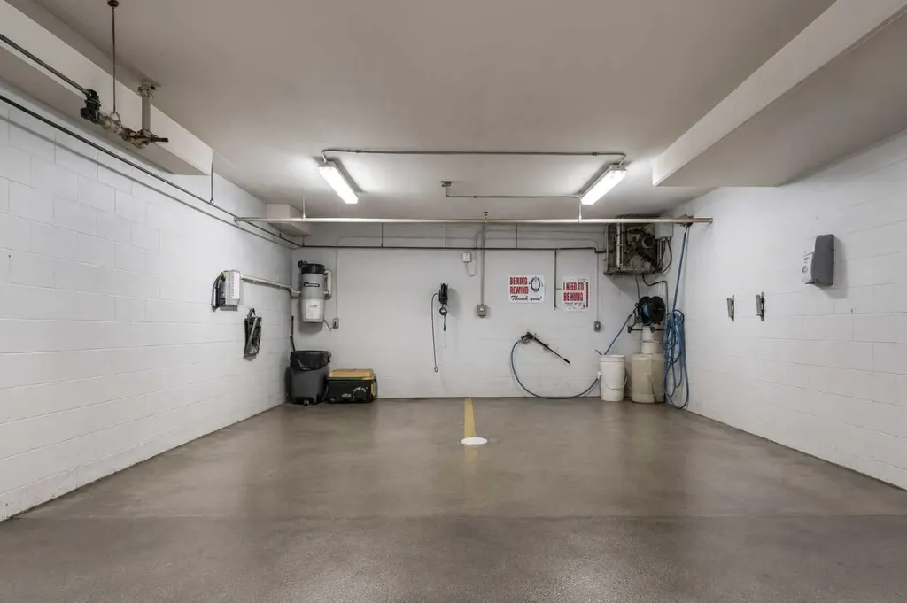 690 Princeton Way SW Calgary AB T2P 5J9