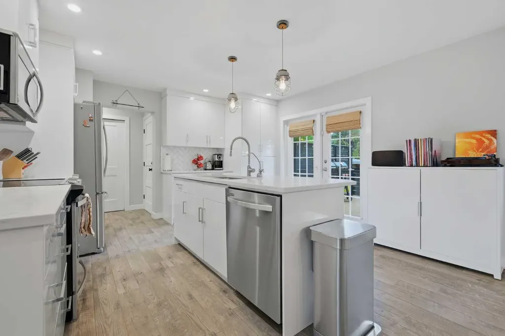 2408 Richmond Road SW Calgary AB t2t 5e4
