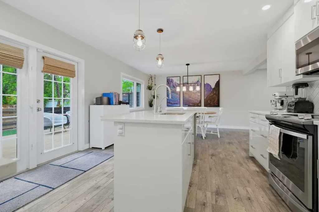 2408 Richmond Road SW Calgary AB t2t 5e4