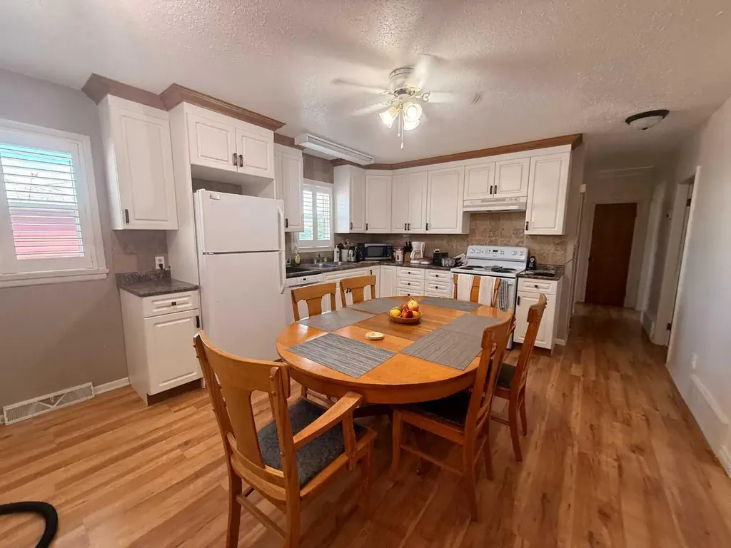 5040 48th Street Hardisty AB T0B 0V0