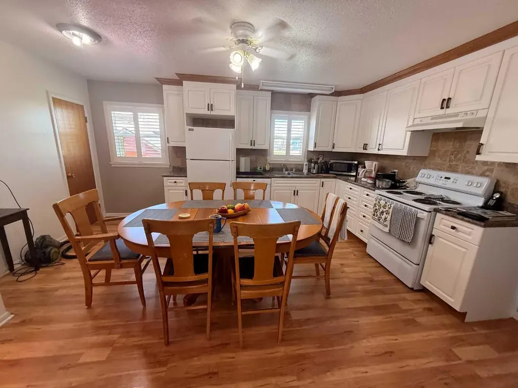 5040 48th Street Hardisty AB T0B 0V0