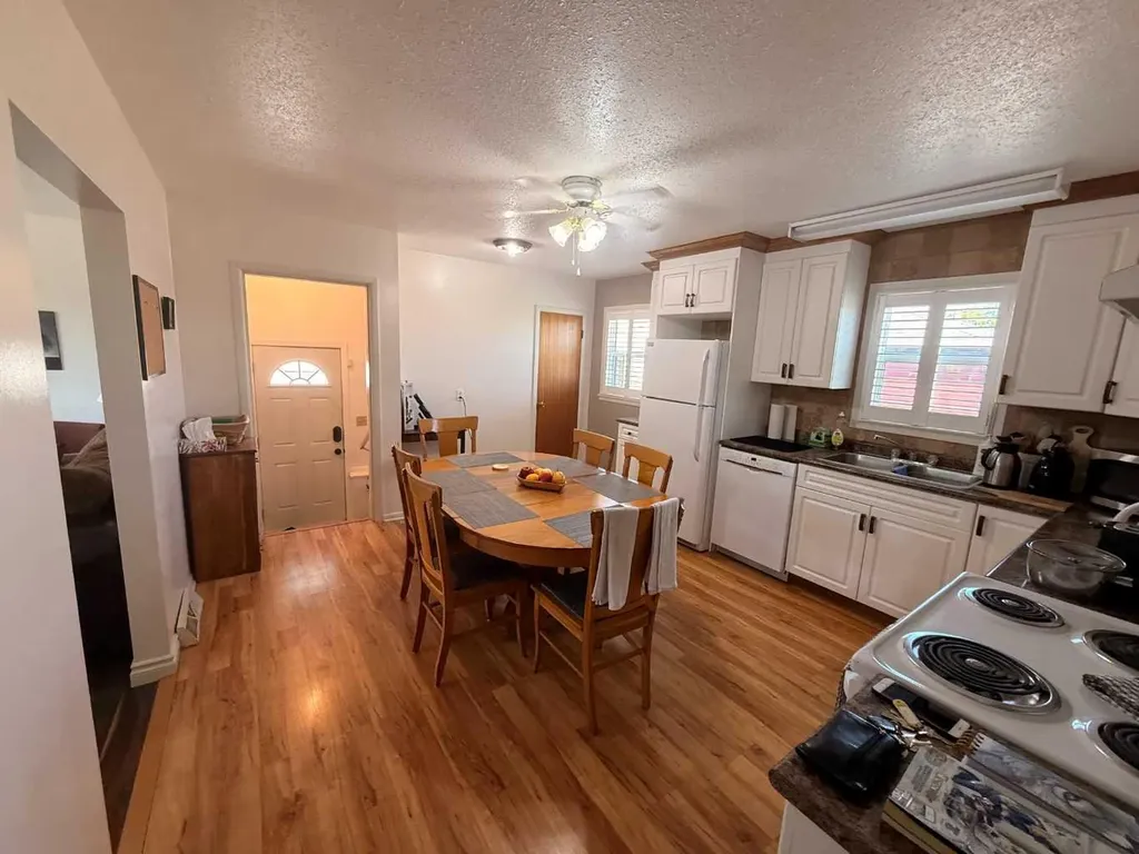 5040 48th Street Hardisty AB T0B 0V0