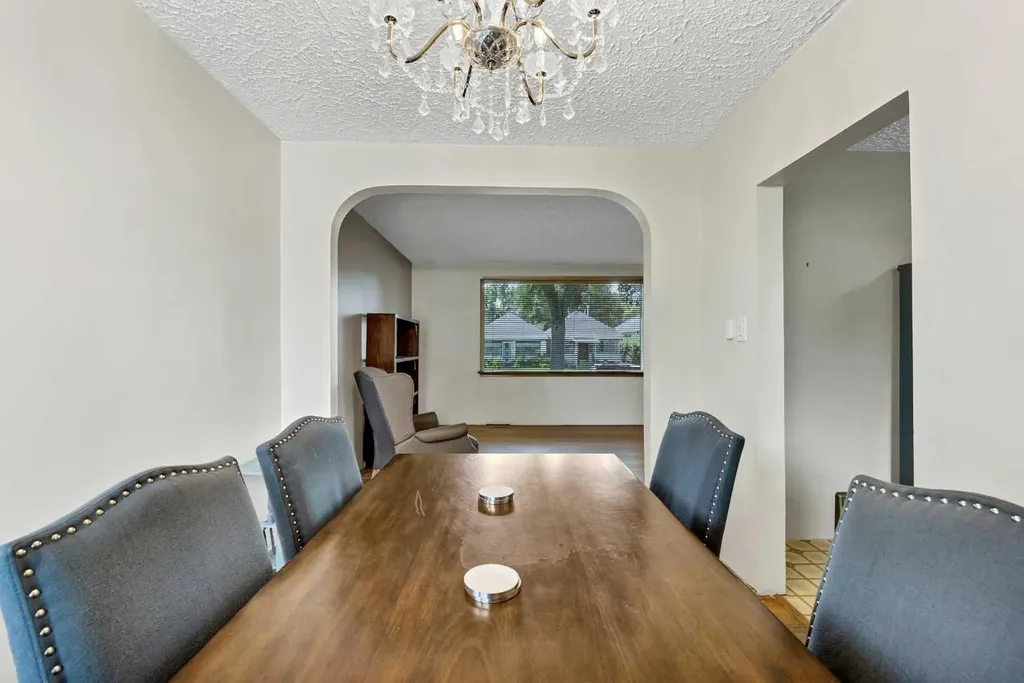 530 7 Street SE Medicine Hat AB T1A1K3