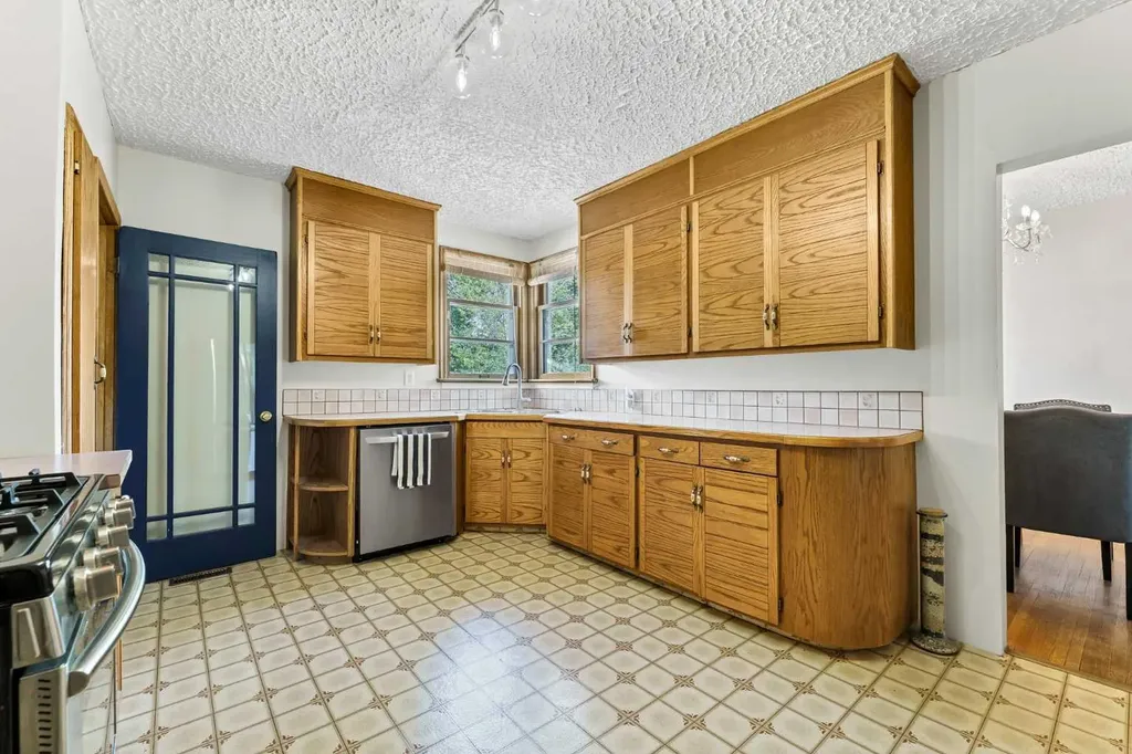 530 7 Street SE Medicine Hat AB T1A1K3