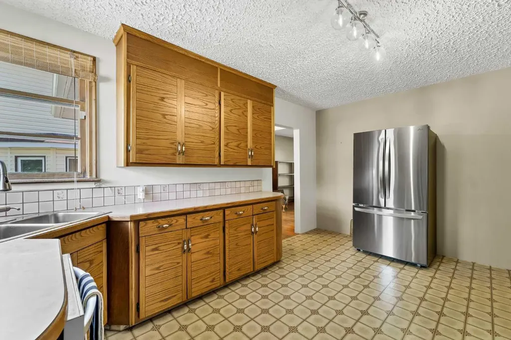 530 7 Street SE Medicine Hat AB T1A1K3