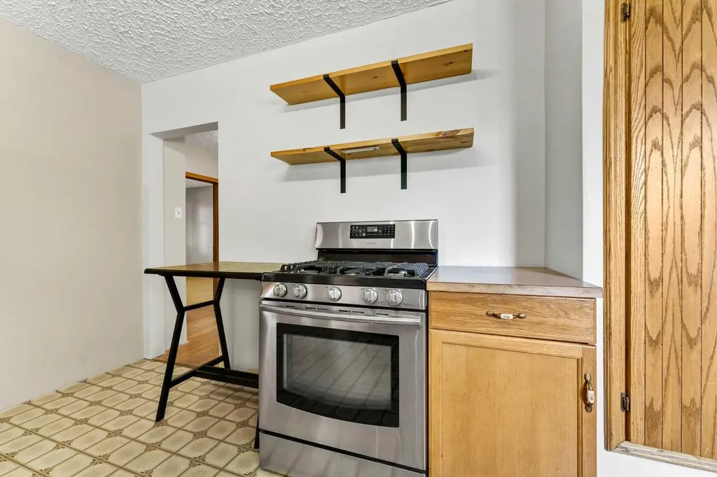 530 7 Street SE Medicine Hat AB T1A1K3