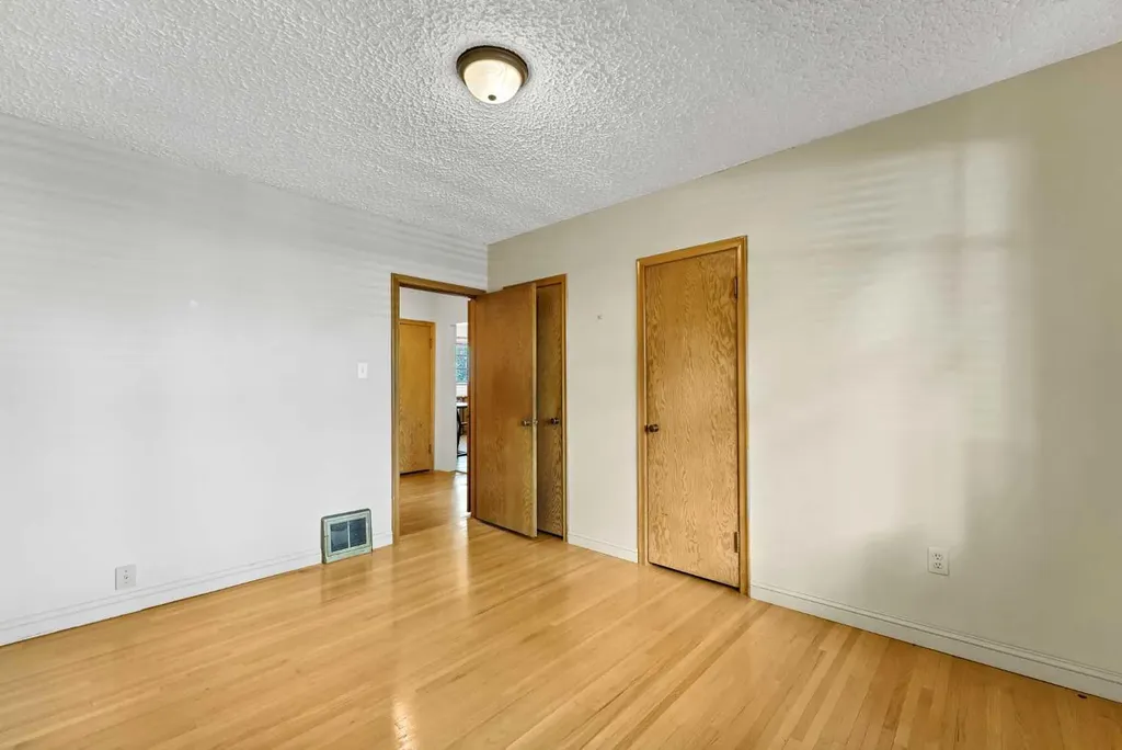 530 7 Street SE Medicine Hat AB T1A1K3