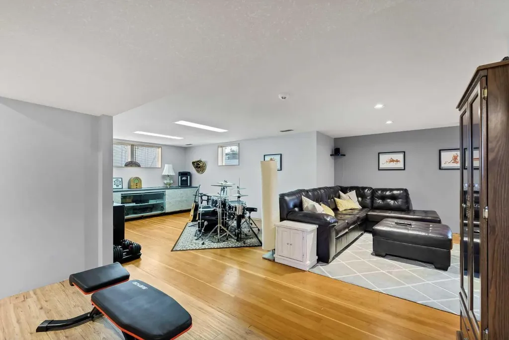 530 7 Street SE Medicine Hat AB T1A1K3