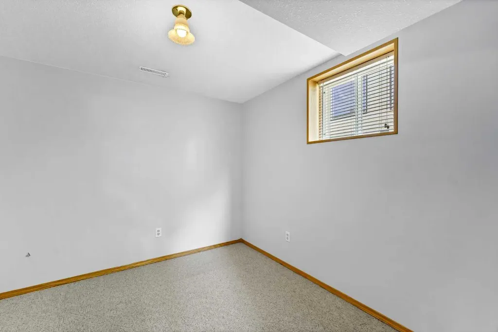 530 7 Street SE Medicine Hat AB T1A1K3