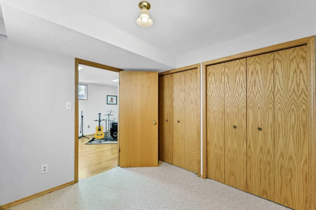 530 7 Street SE Medicine Hat AB T1A1K3