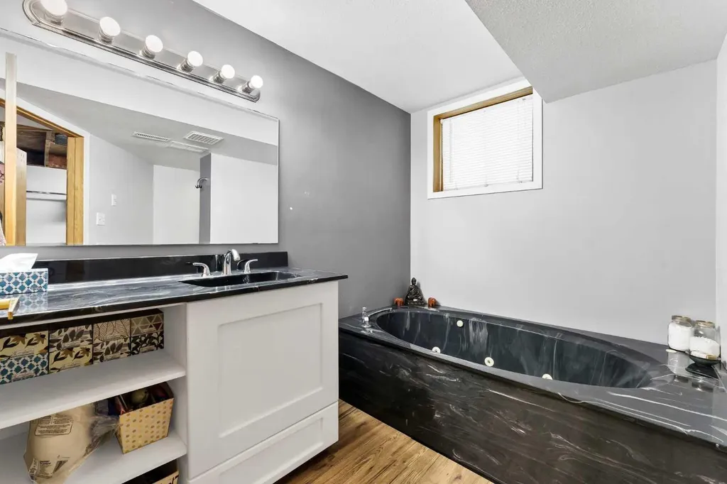 530 7 Street SE Medicine Hat AB T1A1K3
