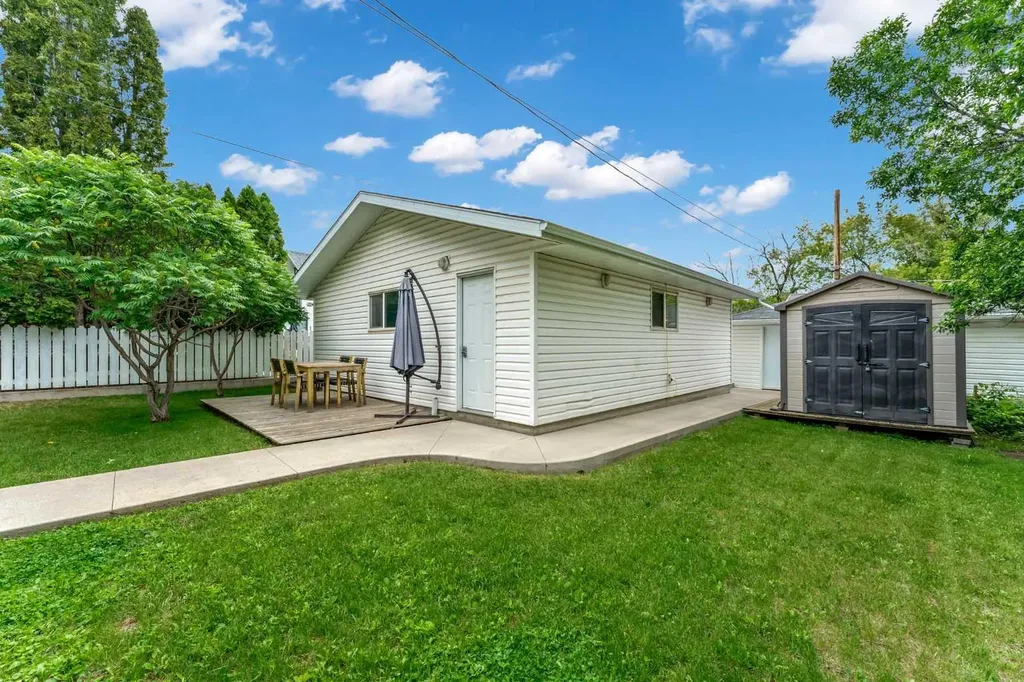 530 7 Street SE Medicine Hat AB T1A1K3