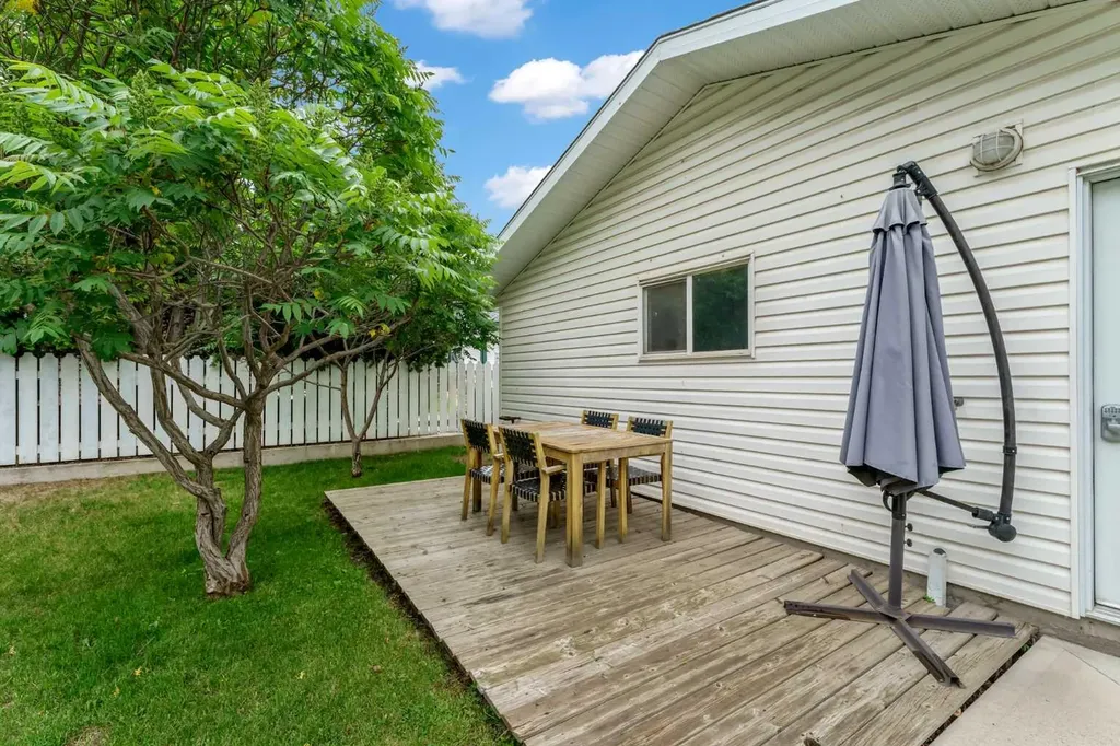 530 7 Street SE Medicine Hat AB T1A1K3