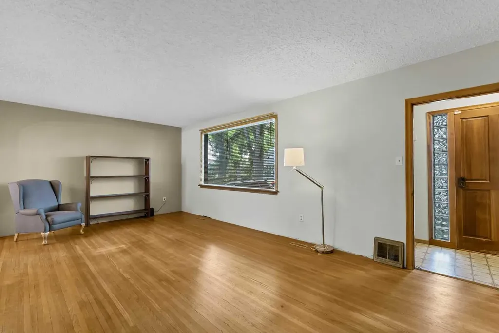 530 7 Street SE Medicine Hat AB T1A1K3