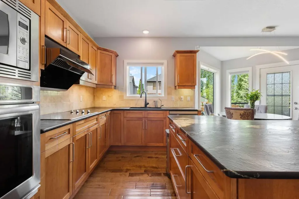 23 Strathlea Crescent SW Calgary AB T3H 5A8