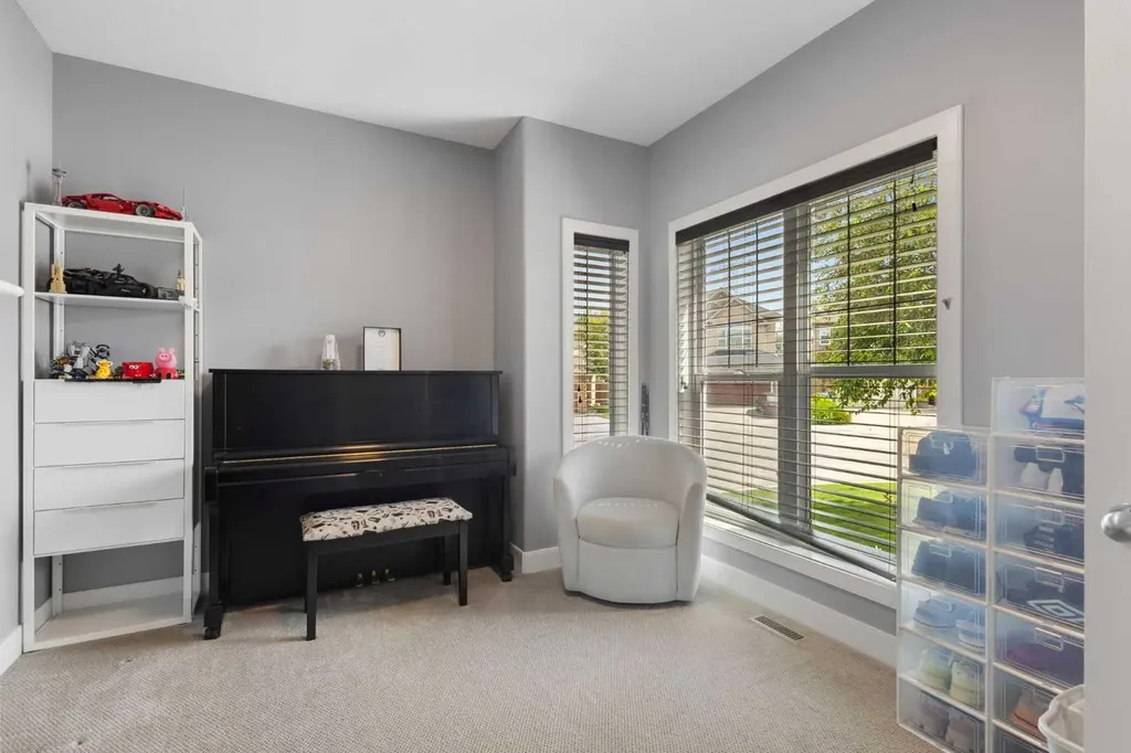 23 Strathlea Crescent SW Calgary AB T3H 5A8