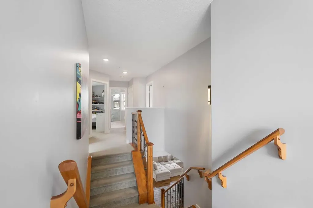 23 Strathlea Crescent SW Calgary AB T3H 5A8