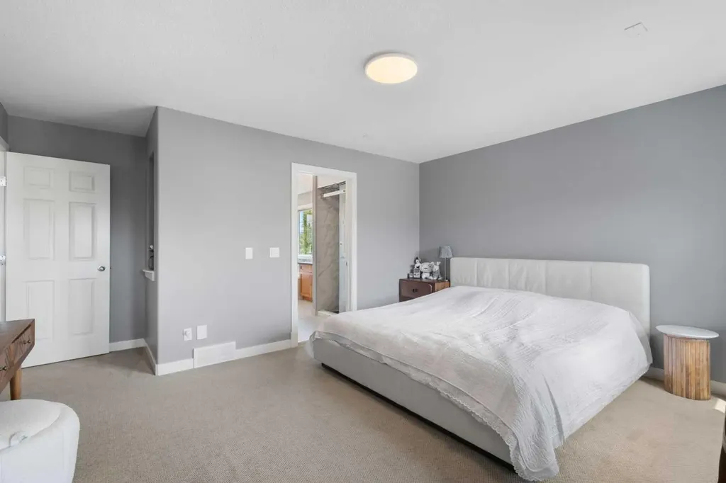 23 Strathlea Crescent SW Calgary AB T3H 5A8