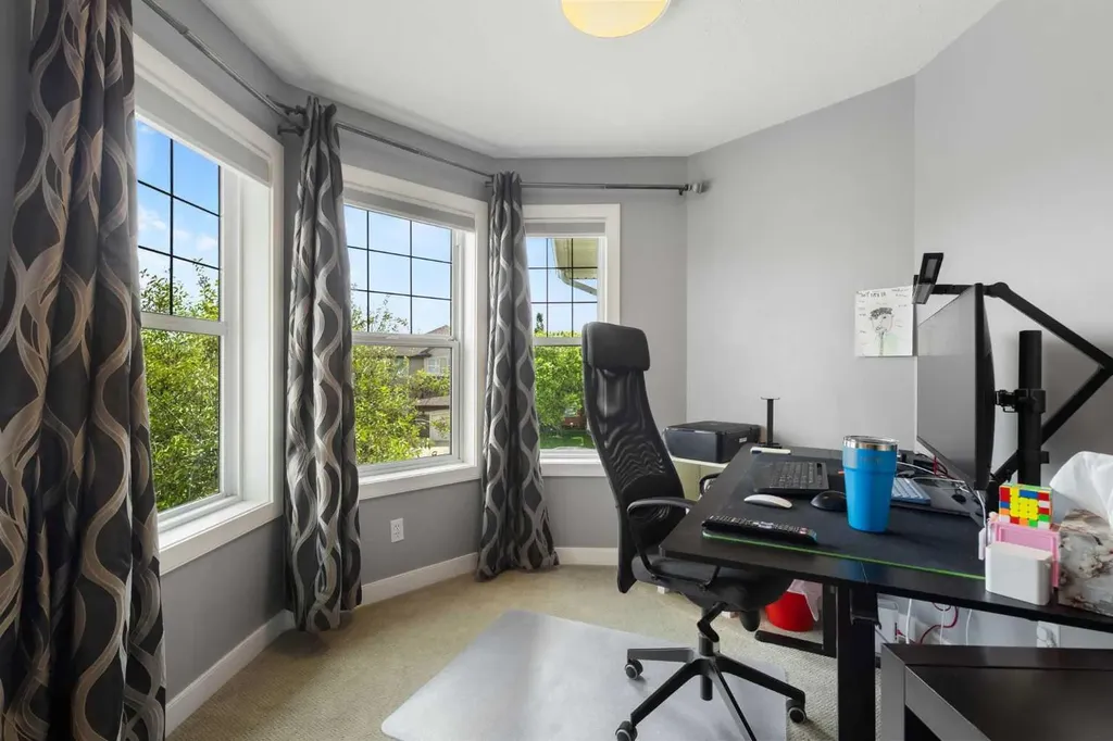 23 Strathlea Crescent SW Calgary AB T3H 5A8