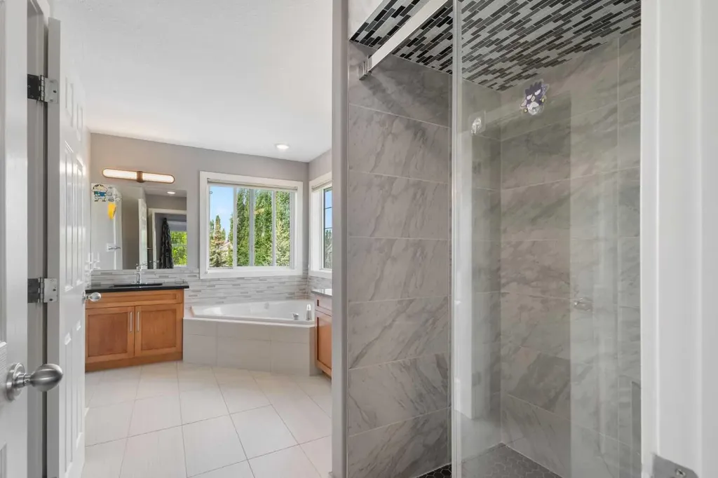 23 Strathlea Crescent SW Calgary AB T3H 5A8