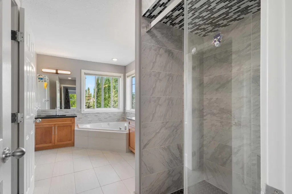 23 Strathlea Crescent SW Calgary AB T3H 5A8