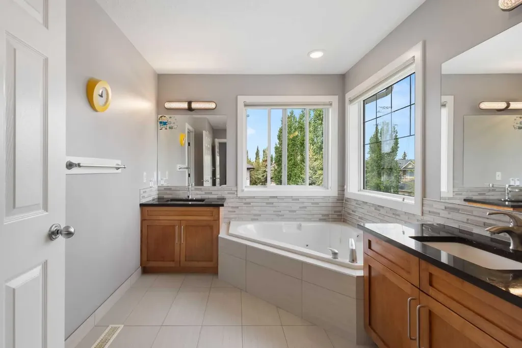 23 Strathlea Crescent SW Calgary AB T3H 5A8
