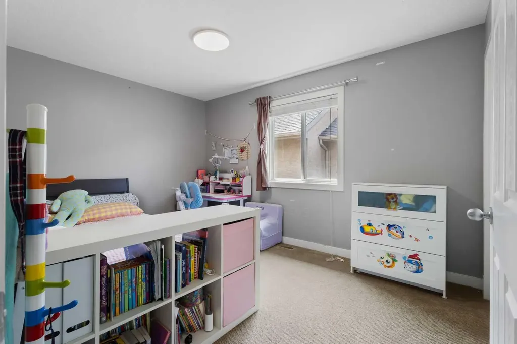 23 Strathlea Crescent SW Calgary AB T3H 5A8