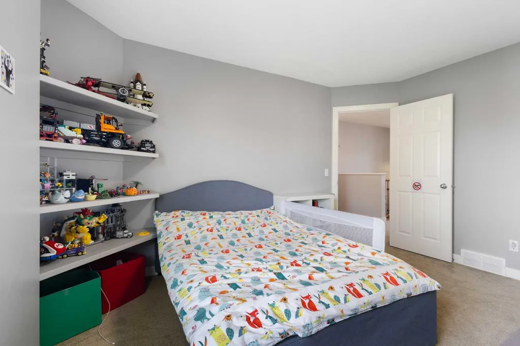 23 Strathlea Crescent SW Calgary AB T3H 5A8