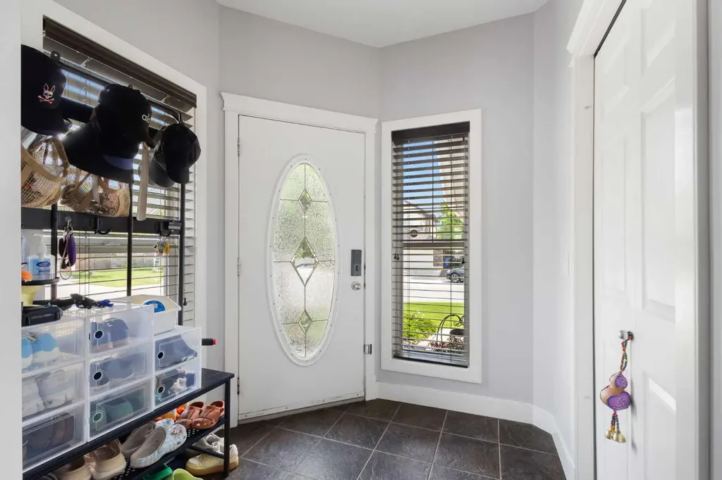 23 Strathlea Crescent SW Calgary AB T3H 5A8