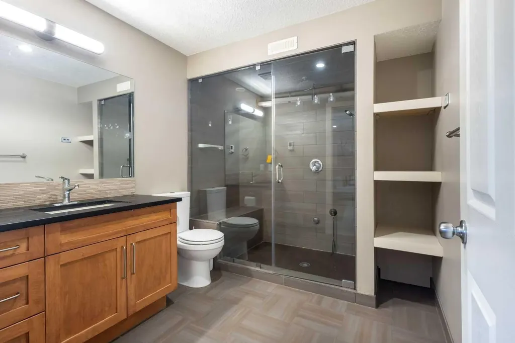 23 Strathlea Crescent SW Calgary AB T3H 5A8